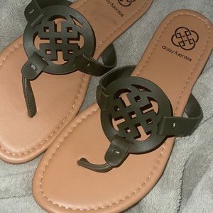 Daisy Fuentes sandals